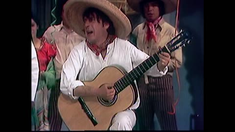 Chaves (1973) A Bola, Grito de Independencia e Este varal é meu (S01E14) 720p Multishow