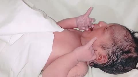 Gorgeous new born baby after birth cry hard 😱😍