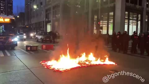 🚨Antifa Burning flags in the streets of Seattle