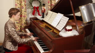 Nutcracker on piano, 10: Magic Castle / Clara & Prince Charming