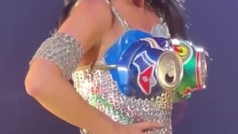 Katy Perry goes viral for mid-concert eye 'glitch'