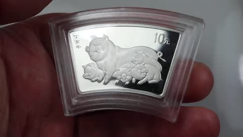 China 10 Yuan 2007 Lunar Pig Compartment Pig FAN Shaped 1oz Silver