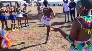 Maidens sang traditional songs at Kwakhabgelamankengane in Nongoma