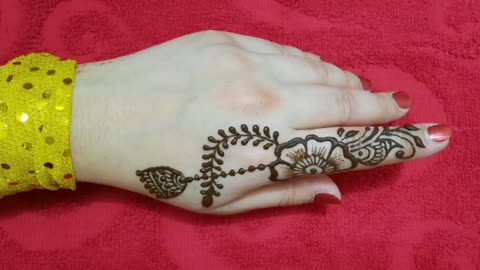 Finger henna tattoo | temporary body art