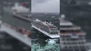 El crucero noruego atraca tras varias horas de pánico y evacuación parcial