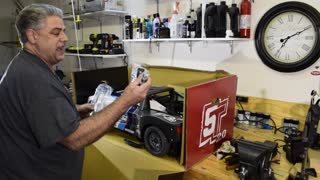 Losi 5T box opening.