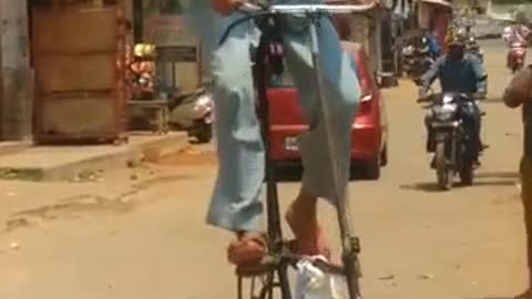 Funny One: Tallest Bicycle from India (May be in Word) - How he ride on it?