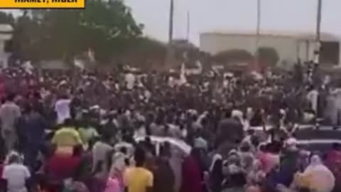 In Niger, thousands of people have gathered in front of the French military base located in the