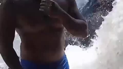 Banho de cachoeira