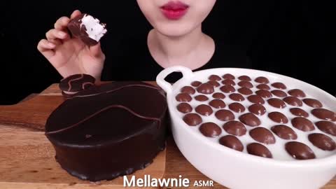 ASMR MUKBANG｜CHOCOLATE CAKE, MALTESERS, ICE CREAM, MARSHMALLOW 몽쉘 초콜릿케이크, 몰티져스 마시멜로 EATING SOUNDS 먹방