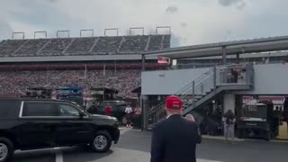 President @realDonaldTrump arrives at Charlotte Motor Speedway! 🇺🇸