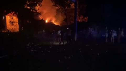 En el distrito de Saltiv de Kharkiv, hay un fuerte incendio como resultado del bombardeo de los ocu