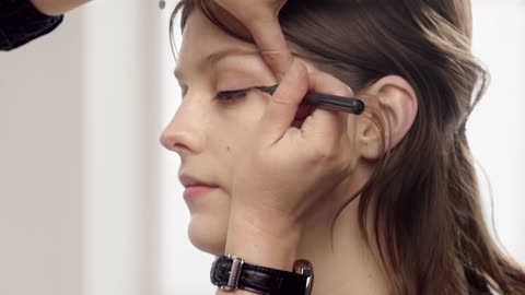 Burberry Make-up Tutorial_ How to do a Cat-eye Look using Burberry Cat Lashes Mascara