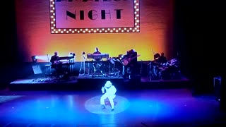 Toddler impersonates Michael Jackson at Apollo Theatre