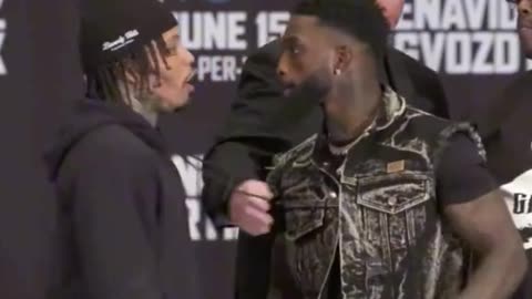 Tank made Martin FLINCH at FACEOFF !!!🤣🥊 #tankdavis #frankmartin #BOXING #viral