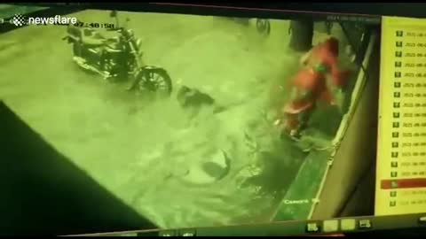 CCTV captures moment women fall into manhole after Mumbai was hit by heavy rains