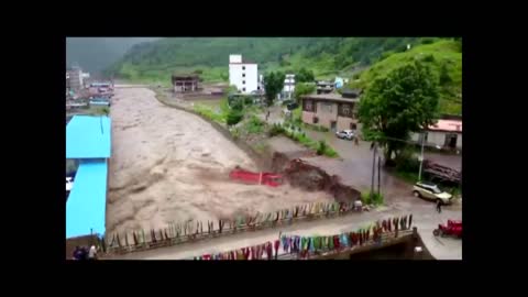 VIDEO_ Floods In Tibet Wash Away Building_1