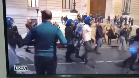 Polizia Violenta Manifestazione Roma 09 10 2021