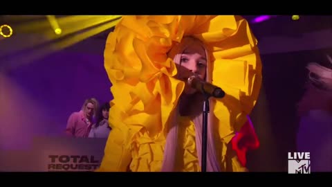 Poppy - Bleach Blonde Baby (Live MTV TRL 2018 )