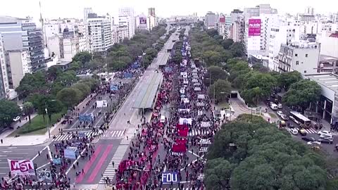 Argentines rally for wage relief amid covid crisis