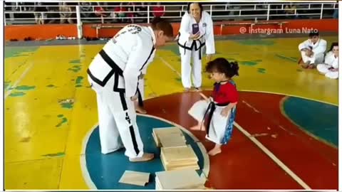 Little girl karate practice 😍🤣