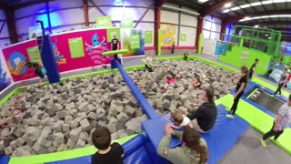 JUMP IN Edinburgh Kids Trampoline Park Family Day Fun / Park Trampolinowy w Edynburgu 10.2019