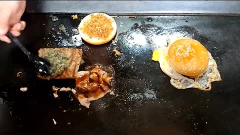 How to make a Large Egg and Cheese Pork Burger.😀