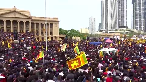 Sri Lanka Protests See Thousands Storm President’s Palace and Swim in Pool