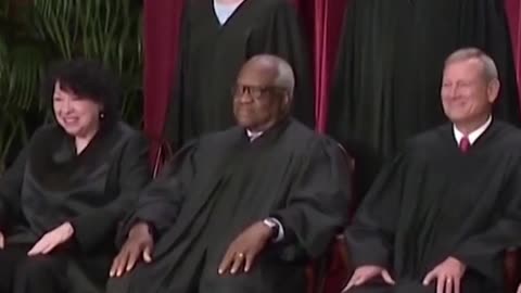 Justice Jackson joins 1st group photo with Supreme Court