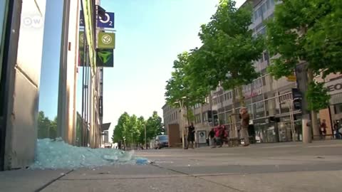 Why did local youth clash with police in the German city of Stuttgart? | DW News