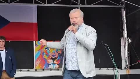 Jan Skalický na protestním shromáždění proti stavu země a vládě ČR dne 18.9.2022