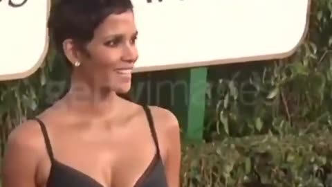 HALLE BERRY | GOLDEN GLOBES - FANTASTIC BODY SHAPE