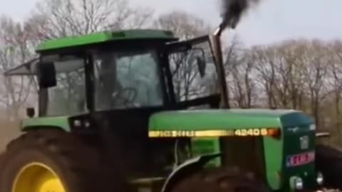 tractors stuck, machines accelerating (80)