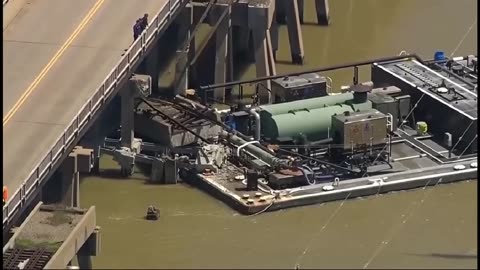 #us, #attacks, Barge hits bridge in, #Texas, causing, #oil spill,