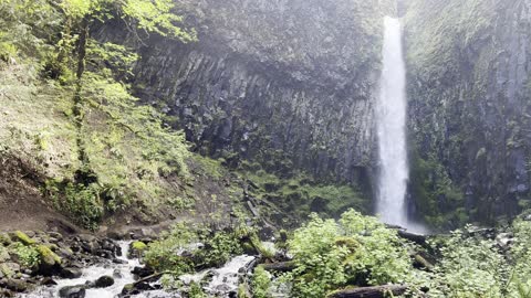 The Amazing Dry Creek Falls – Columbia River Gorge – Oregon – 4K