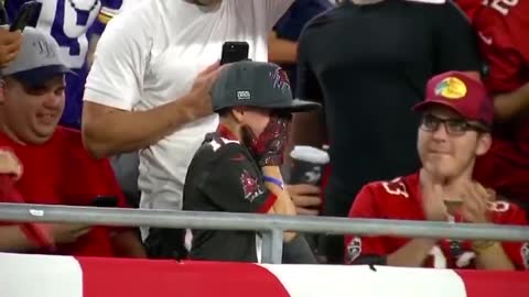 Tom Brady gives kid a hat who held a sign “Tom Brady helped me beat brain cancer"