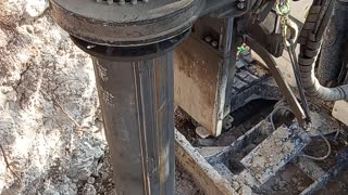 Drilling foundation piles GEAX EK40 is a multi-purpose piling rig 1