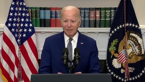 Biden Completely FREEZES, Loses Train of Thought