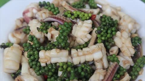 Yummy cooking green pepper with octopus recipe _ Cooking skills _ Khmer Survival Skills