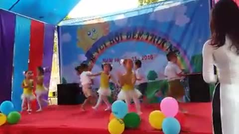 Kids Dancing Funny Video - Better when I'm Dancing - Easy kids dance warming-up choreography