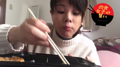 Japanese girls eat rice balls bought at a convenience store