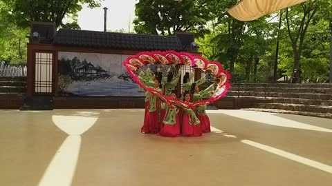Korean folk performance fan dance
