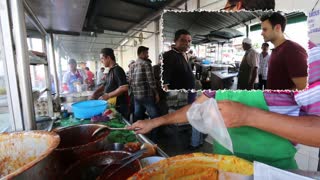 Malaysian Street Food in Penang | Incredible Roti Canai At Transfer Road