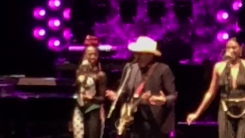 Elvis Costello & The Imposters plays live “Alison” in the Saint Augustine Florida 2019