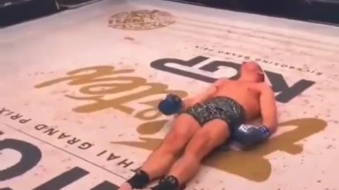 COLD BRUTAL Knockout: Opponent Falls Like a Stone