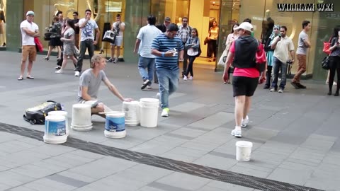 AMAZING STREET DRUMMER