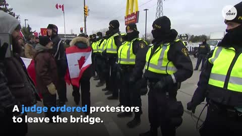 US-Canada border bridge reopens after police clear protesters - News Of World