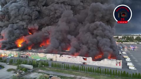 The fire of the largest shopping center in Warsaw, Marywilska 44