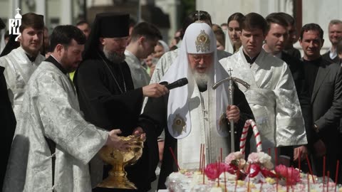 His Holiness Patriarch Kirill blessed Easter cakes