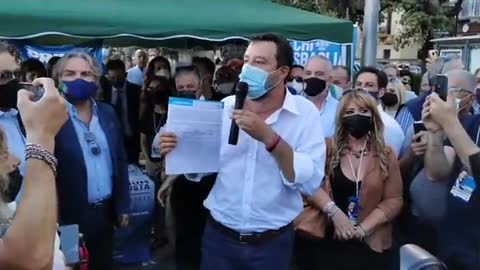 🔴 Matteo Salvini dal gazebo di Salerno per la raccolta firme dei #referendumgiustizia (02/07/2021).